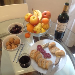 Hors d'Oeuvres - At Home in Paris