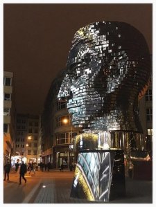 kafka-statue-at-night