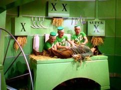 Wizard of Oz - Scarecrow Gets New Stuffing